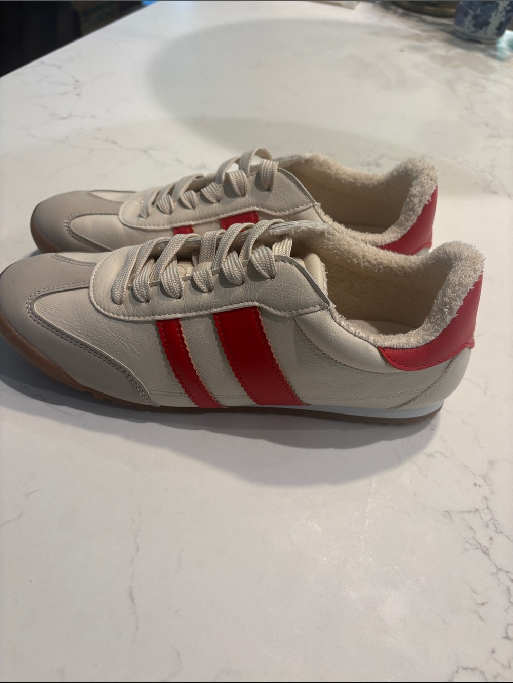 DV by Dolce Vita Revie Retro Cream Faux Shearling Lace-Up Sneakers Red Sz 9